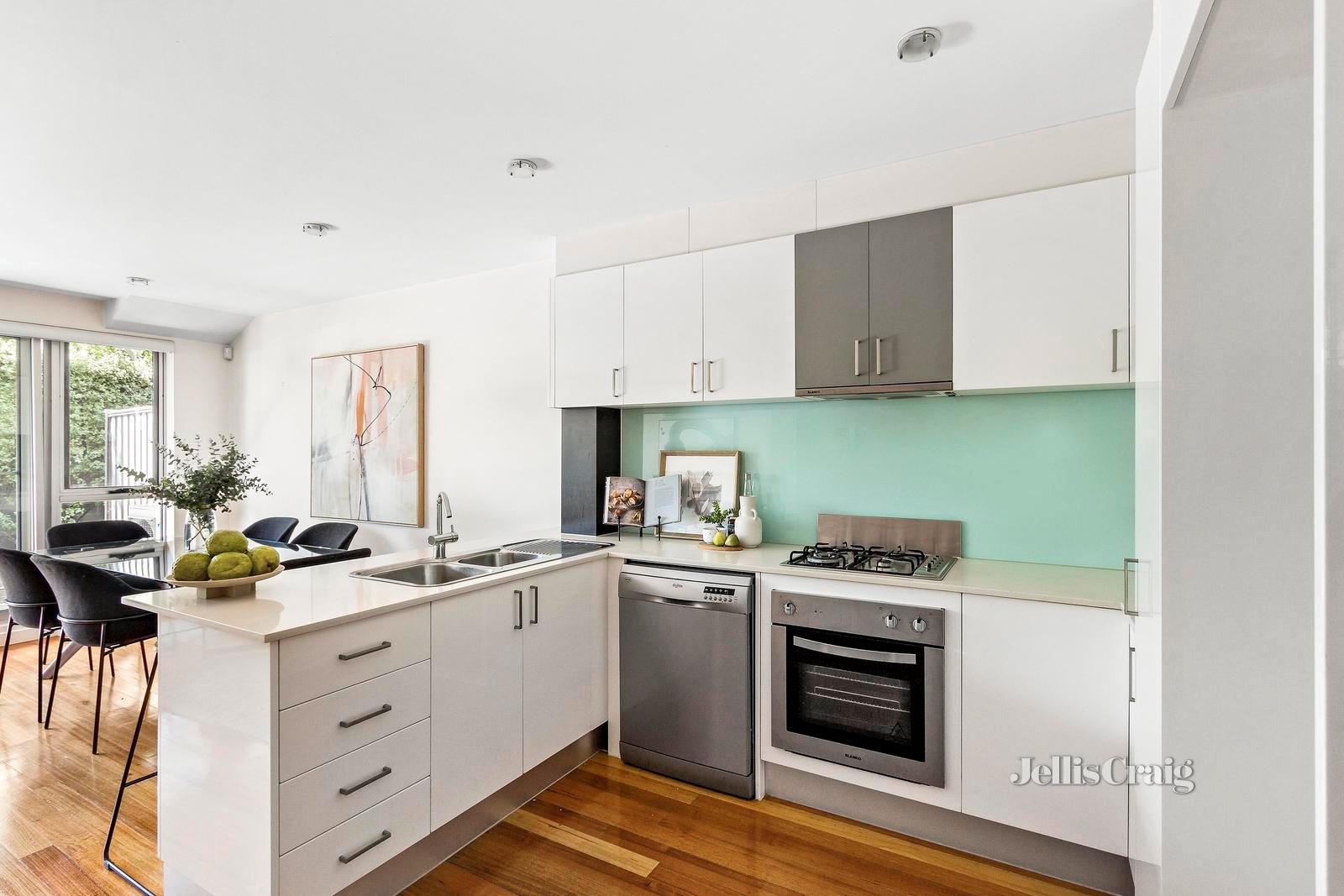 2/20 Westgarth Street, Northcote image 2