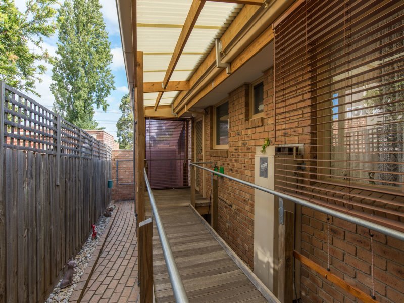 2/200 Hull Road, Mooroolbark image 7