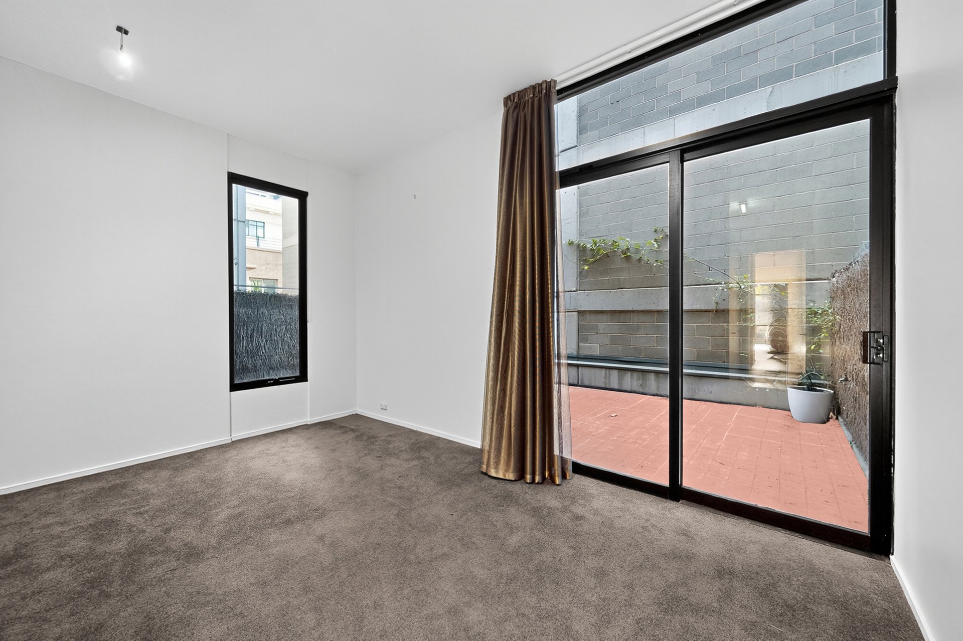 2 / 201 Franklin Street MELBOURNE