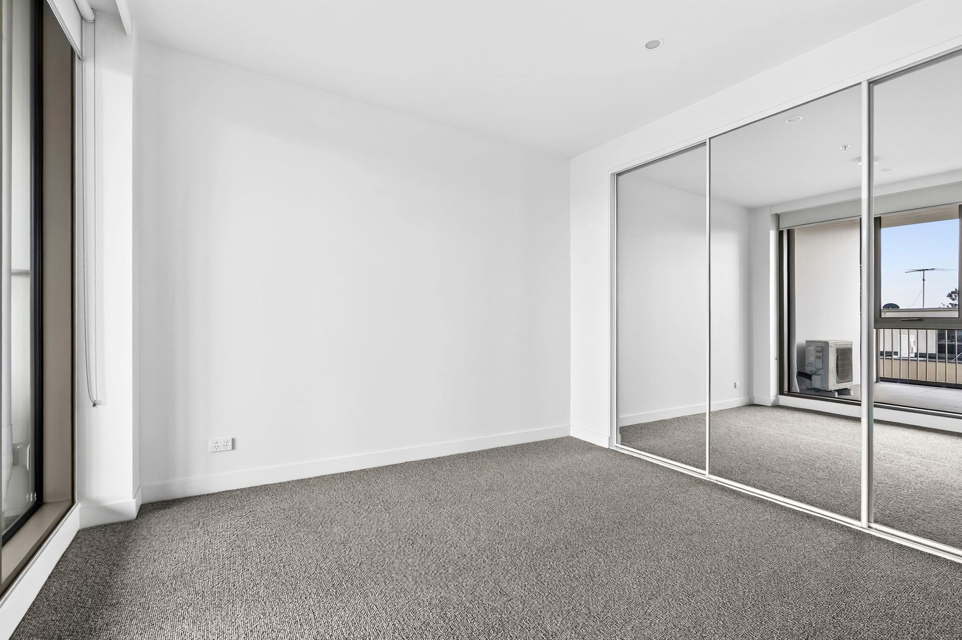 220/1 York Street, Geelong image 4