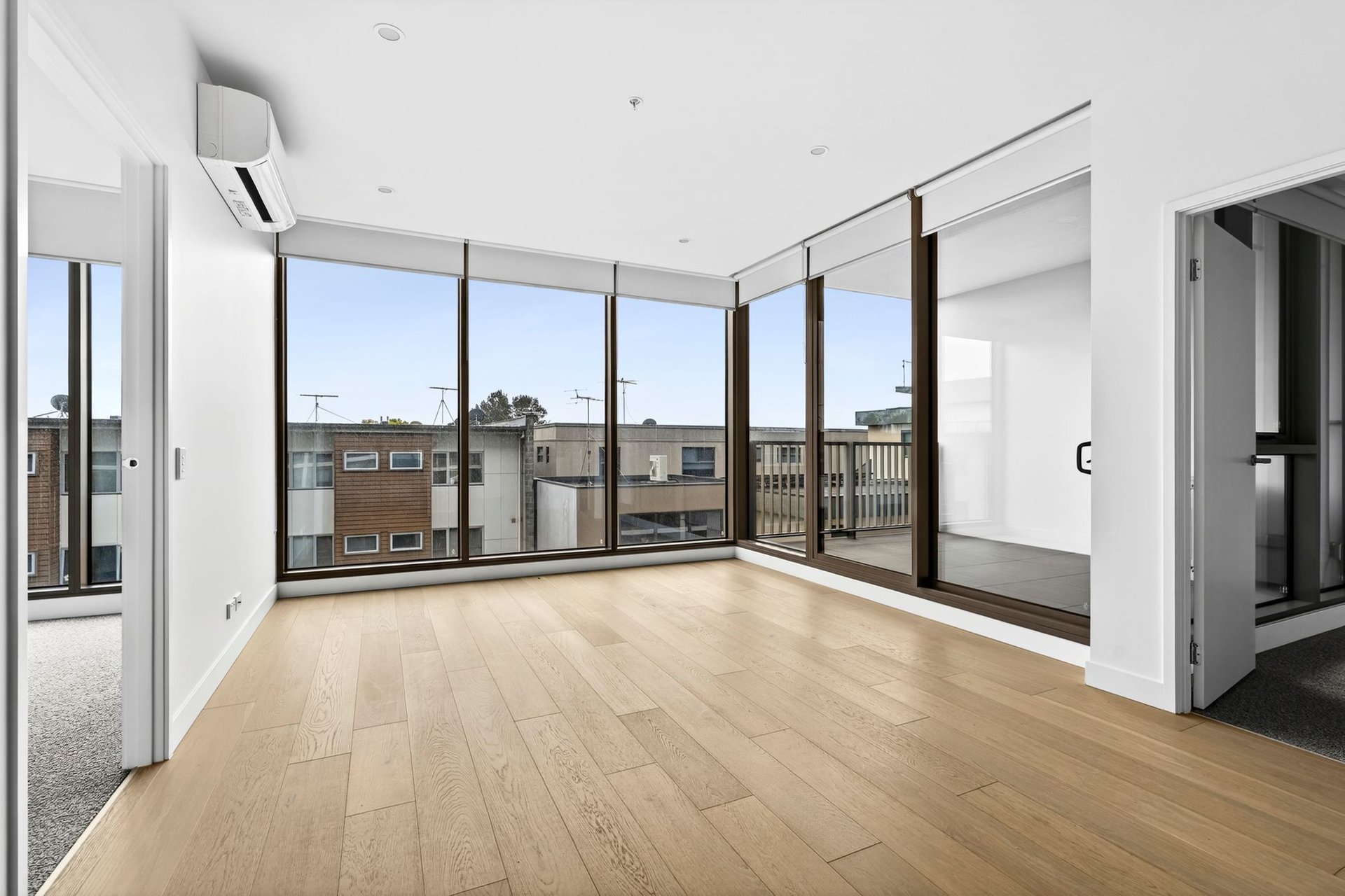 220/1 York Street, Geelong image 2