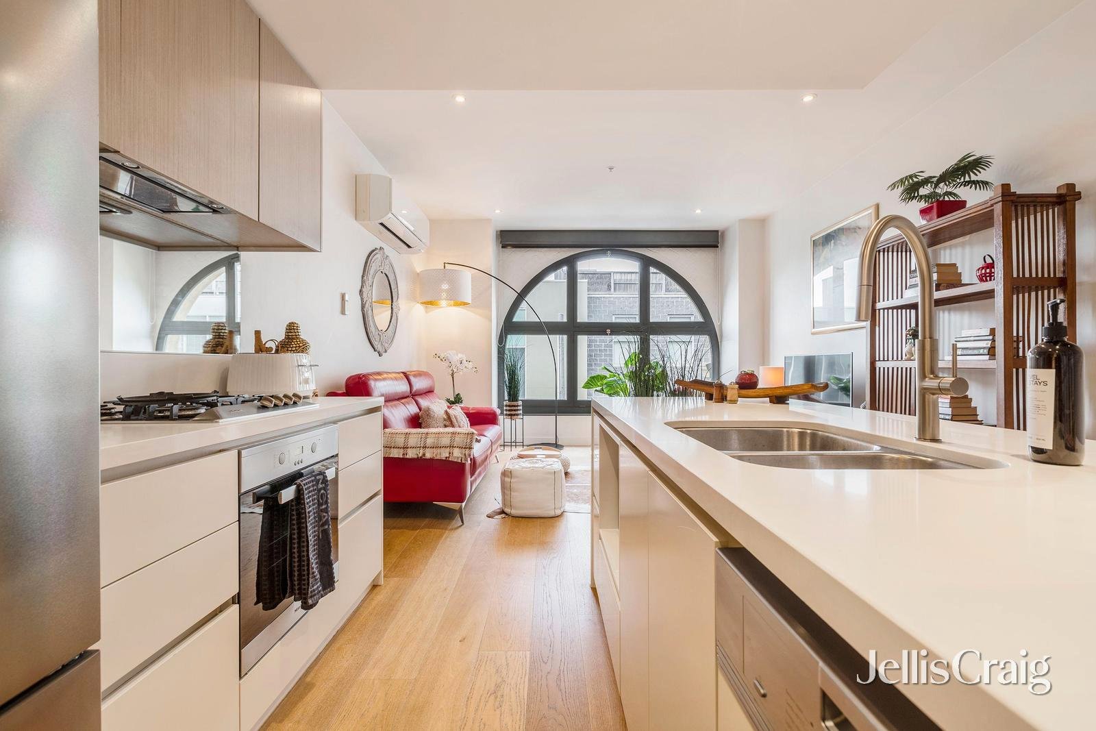 220/140 Swan Street, Richmond image 2