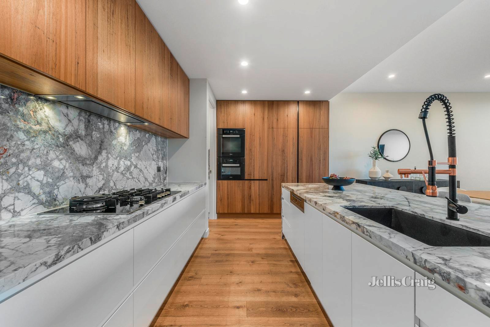 2/203 Mckinnon Road, Mckinnon image 9