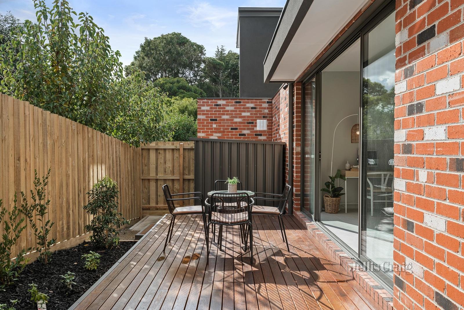 2/203 Nepean Street, Greensborough image 5