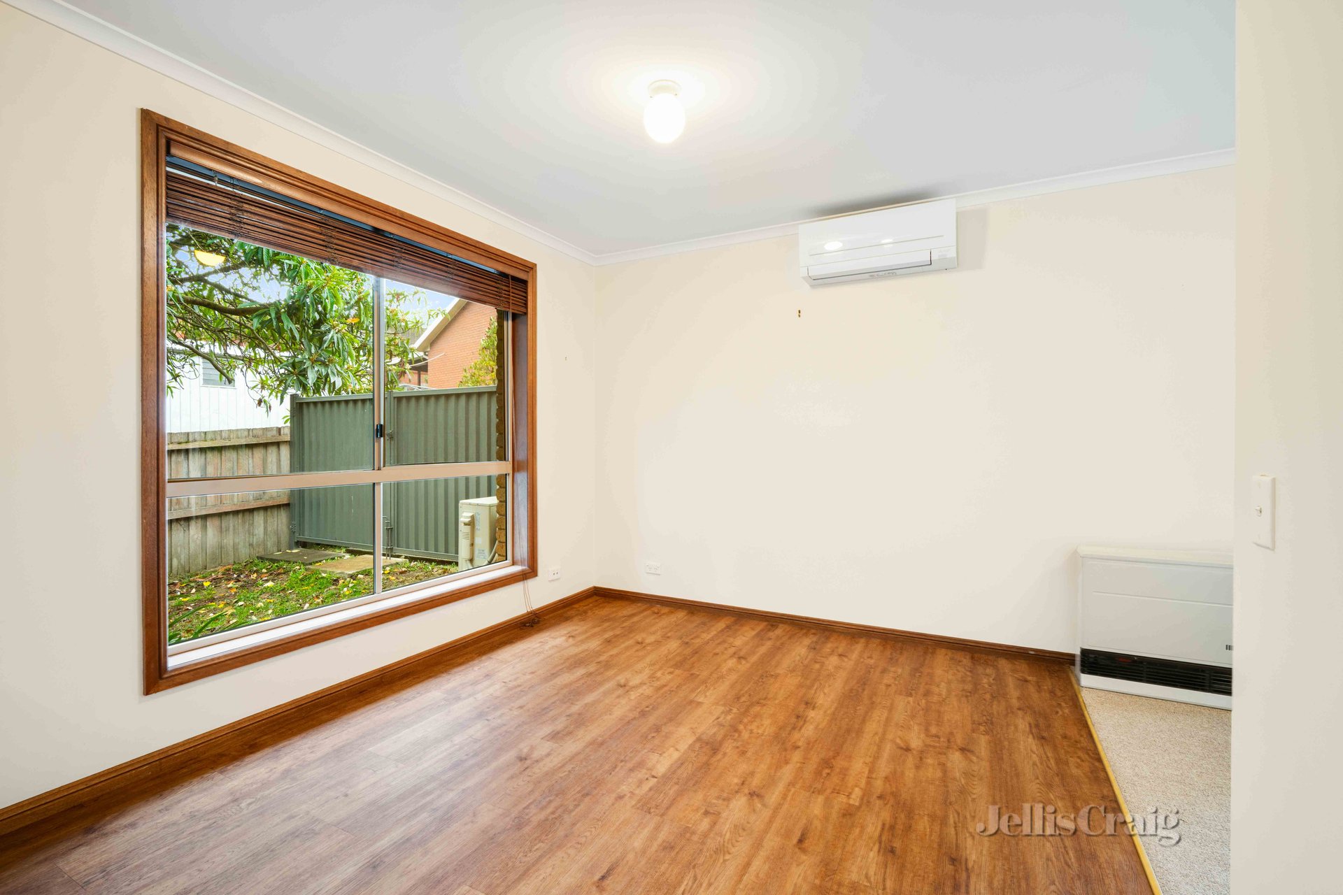 2/204 Larter Street, Golden Point image 4