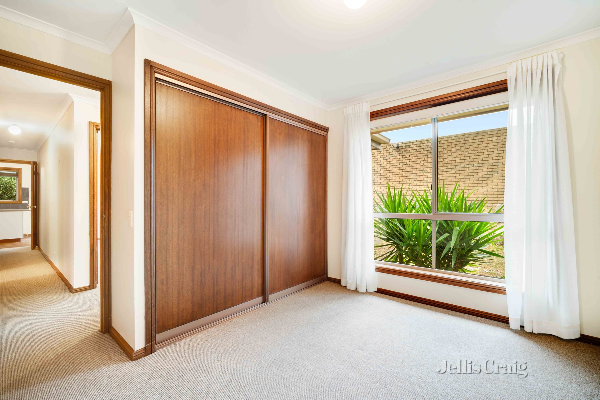 2/204 Larter Street, Golden Point image 6