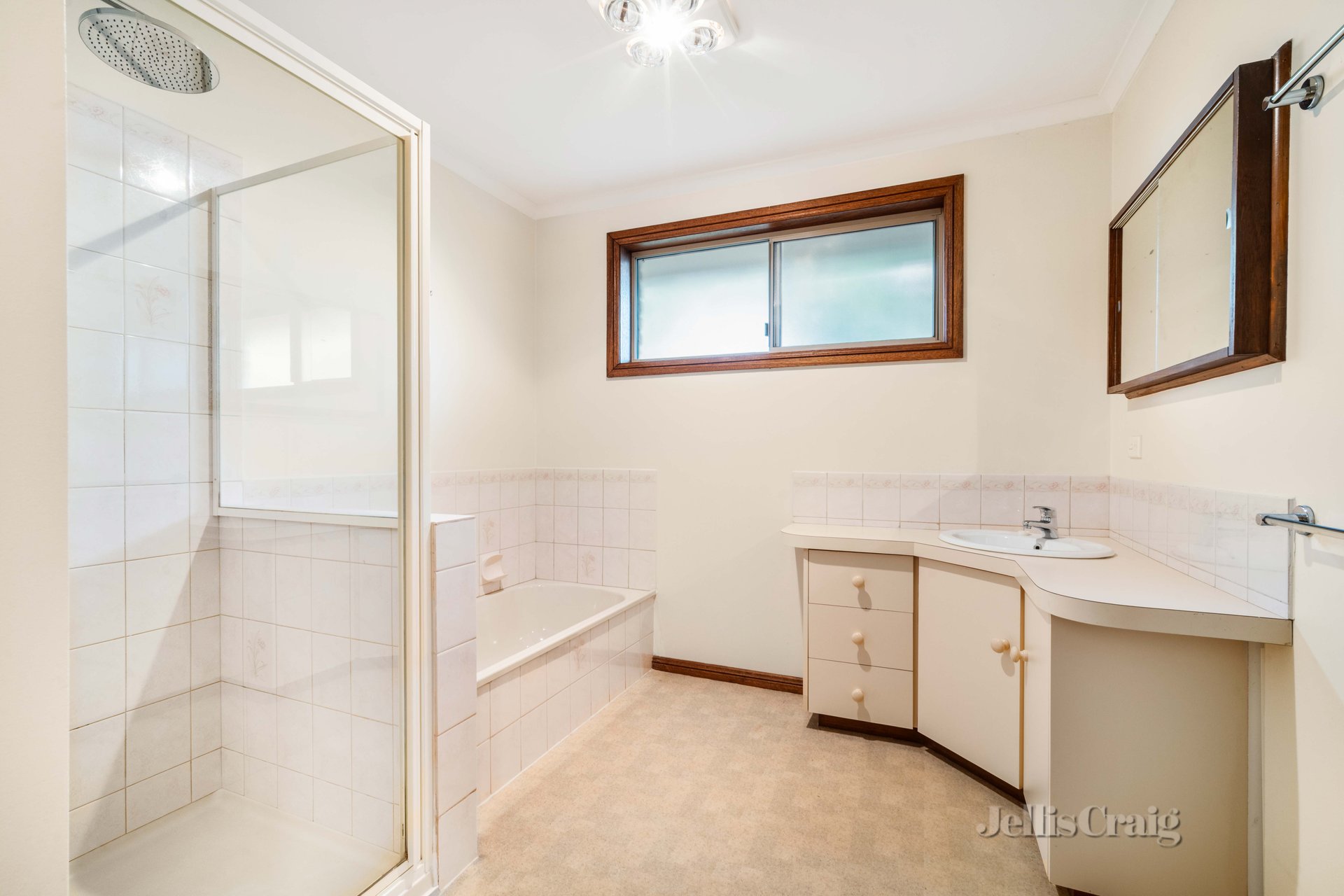 2/204 Larter Street, Golden Point image 7