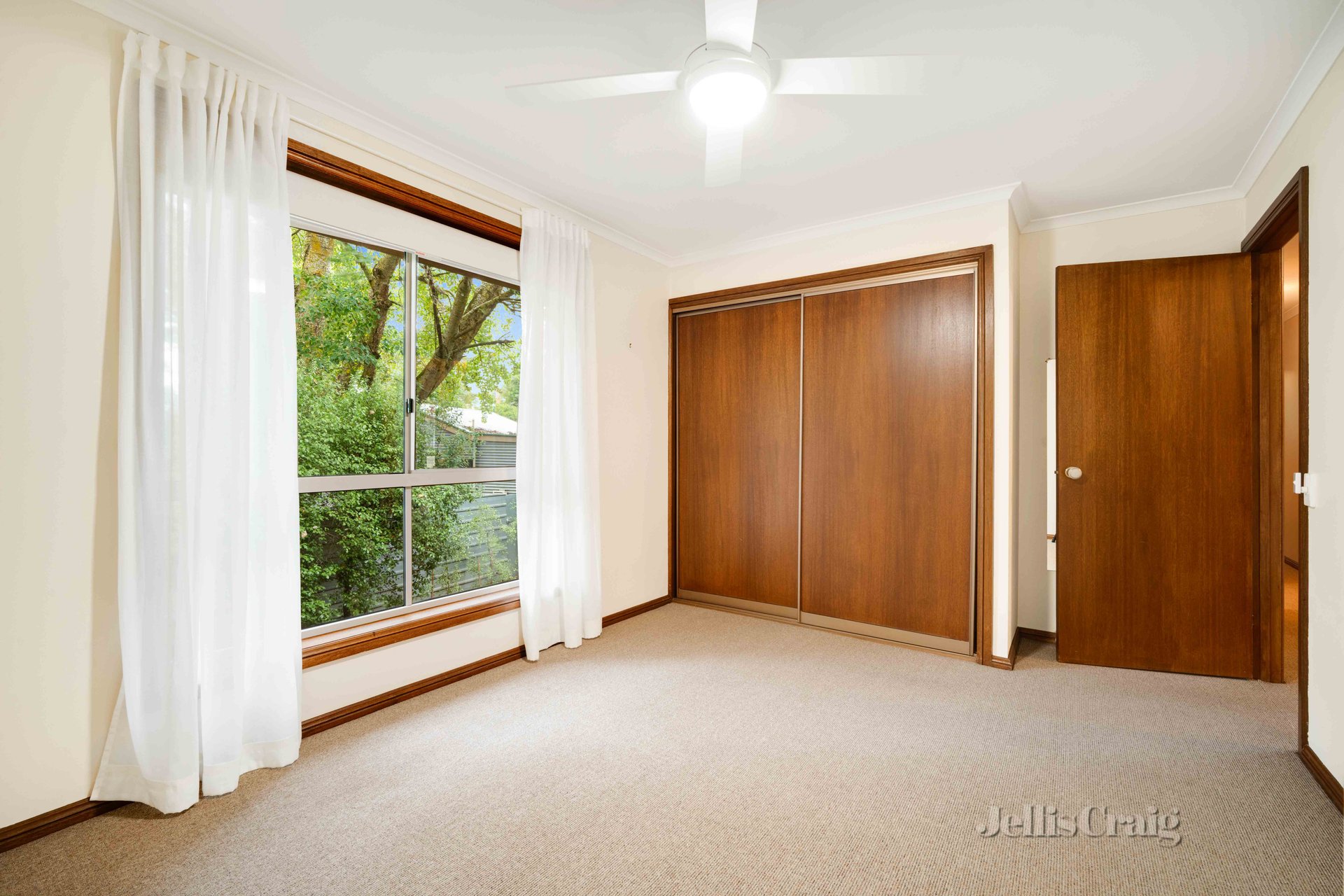 2/204 Larter Street, Golden Point image 2