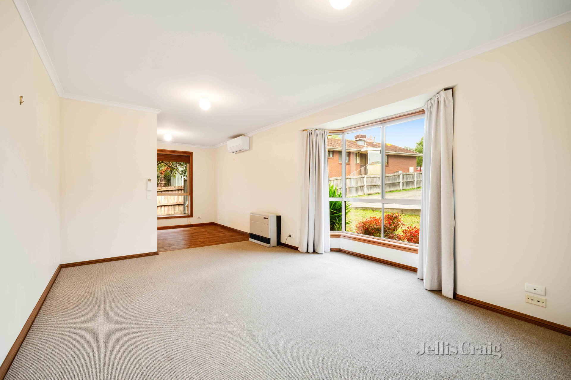 2/204 Larter Street, Golden Point image 3