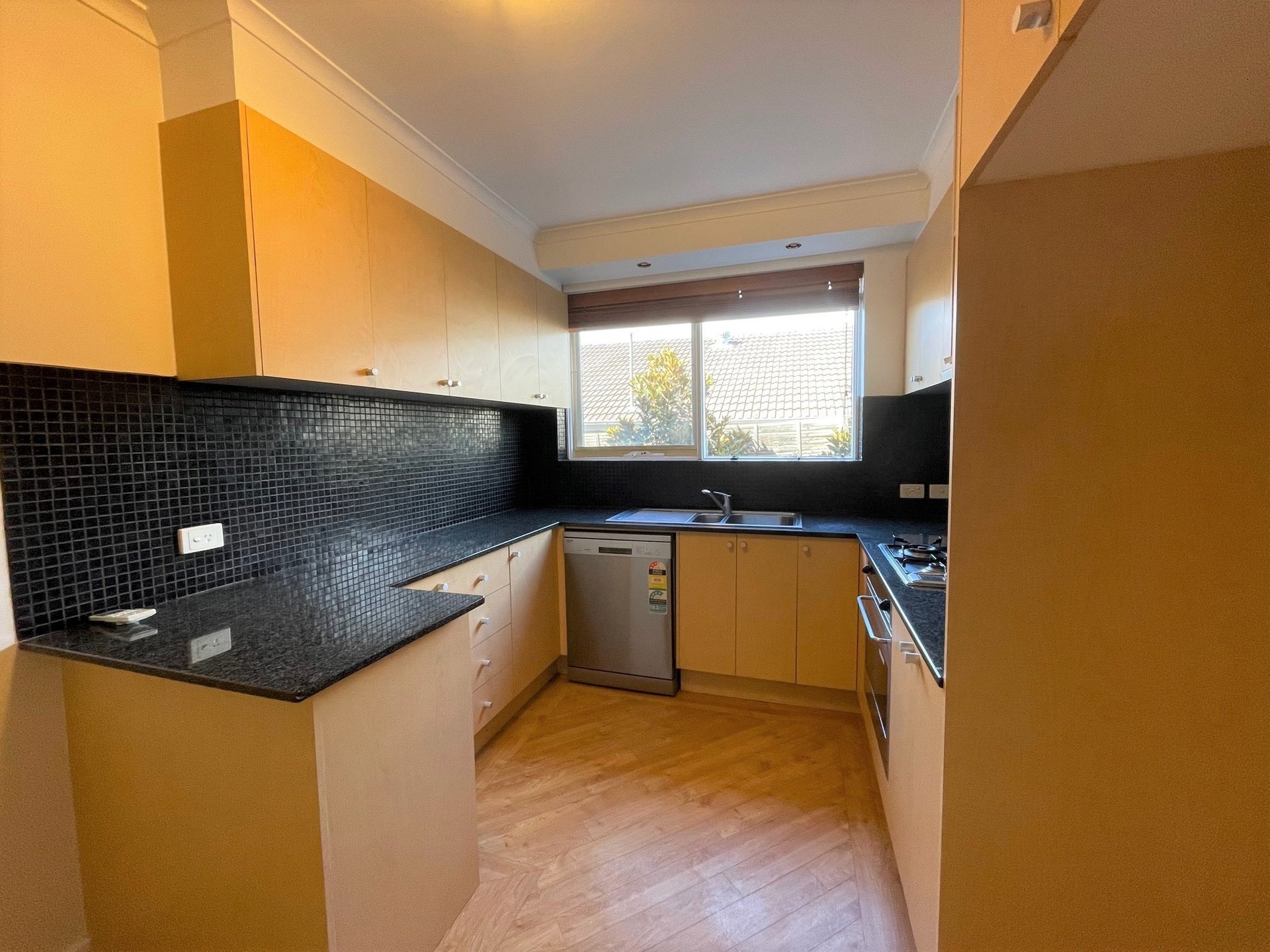 2/205 Auburn Road, Hawthorn image 2