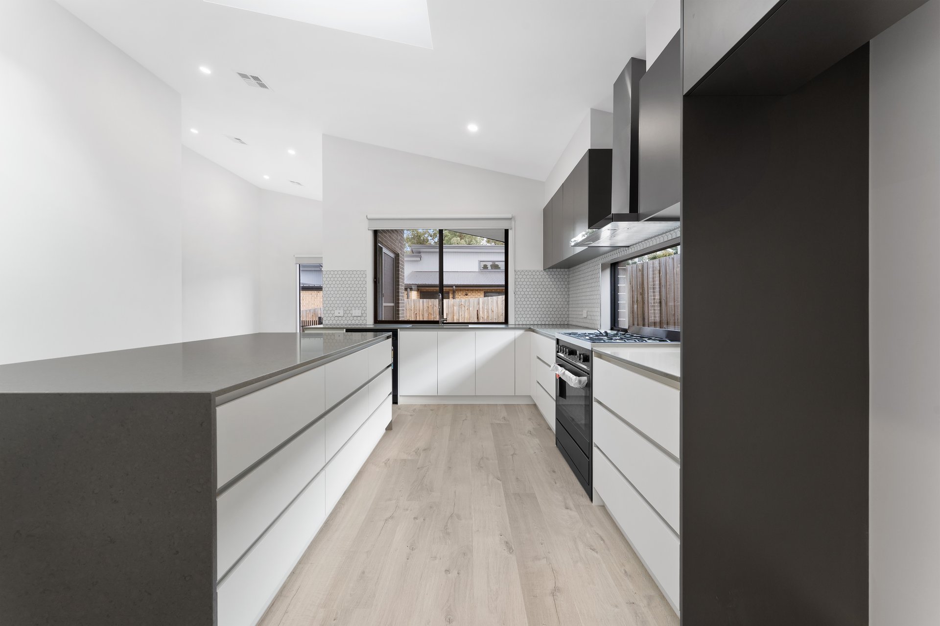 2/205 Wonga Road, Warranwood image 2