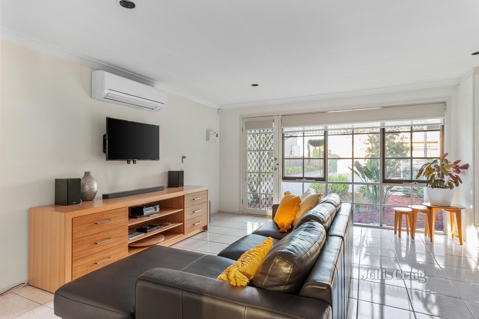 2/209 Waiora Road, Heidelberg Heights image 3