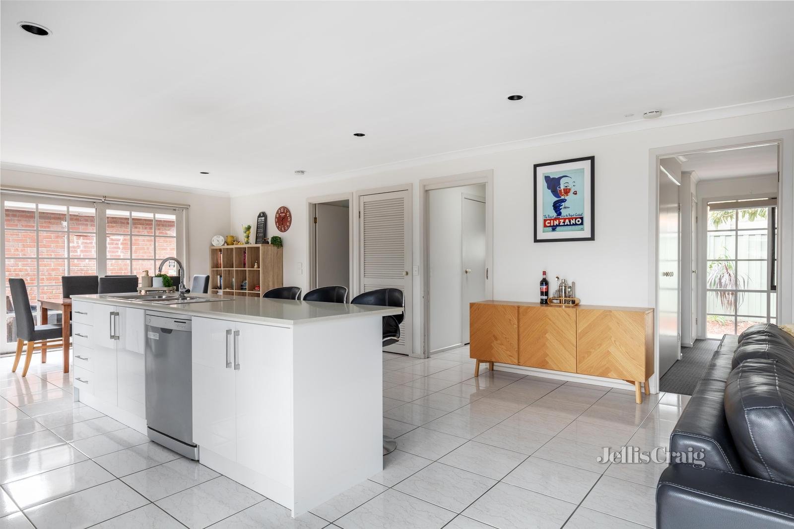 2/209 Waiora Road, Heidelberg Heights image 4