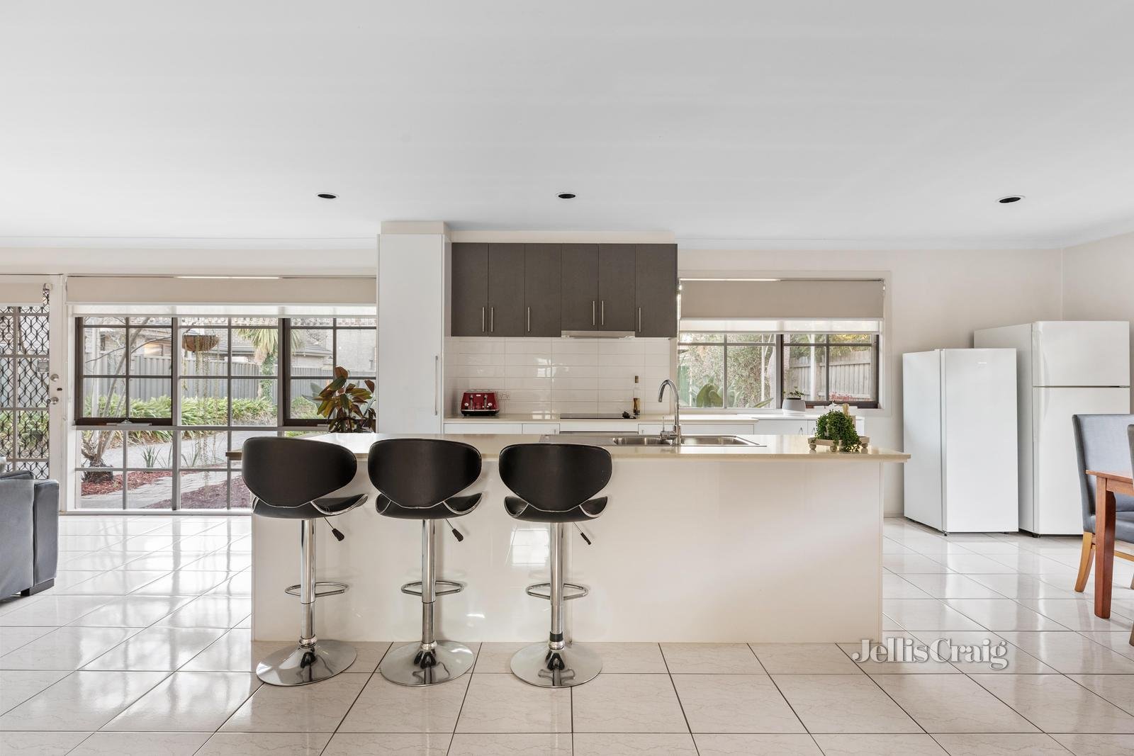 2/209 Waiora Road, Heidelberg Heights image 5