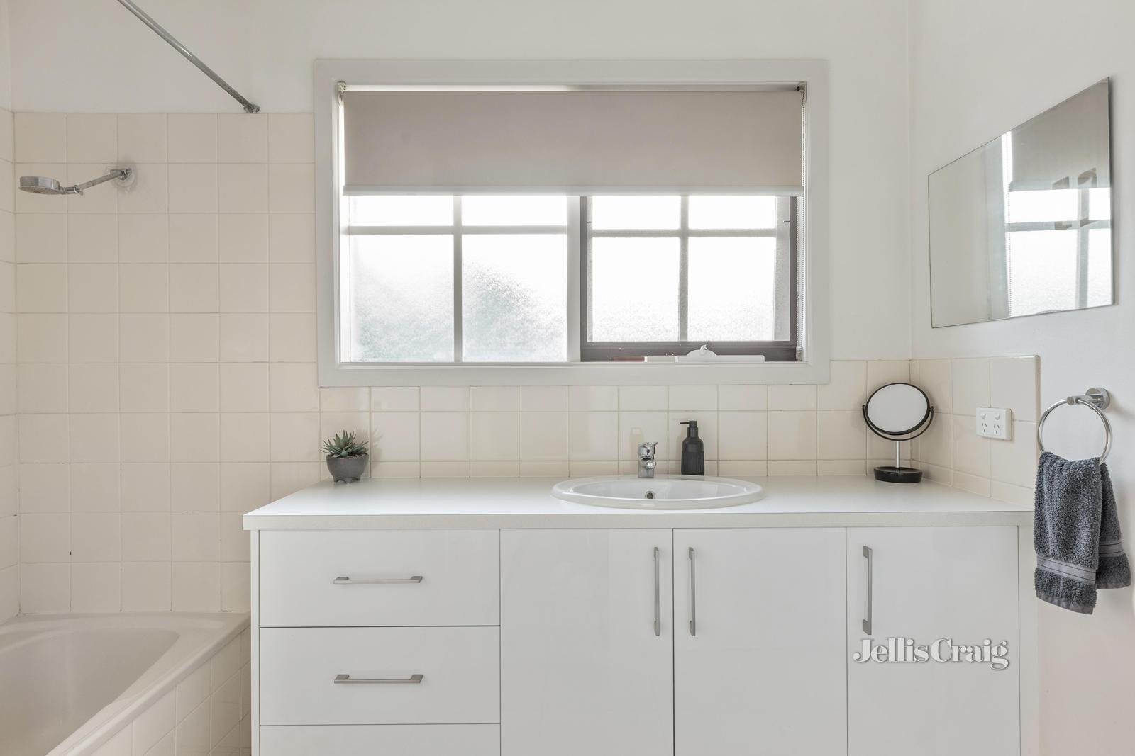 2/209 Waiora Road, Heidelberg Heights image 9