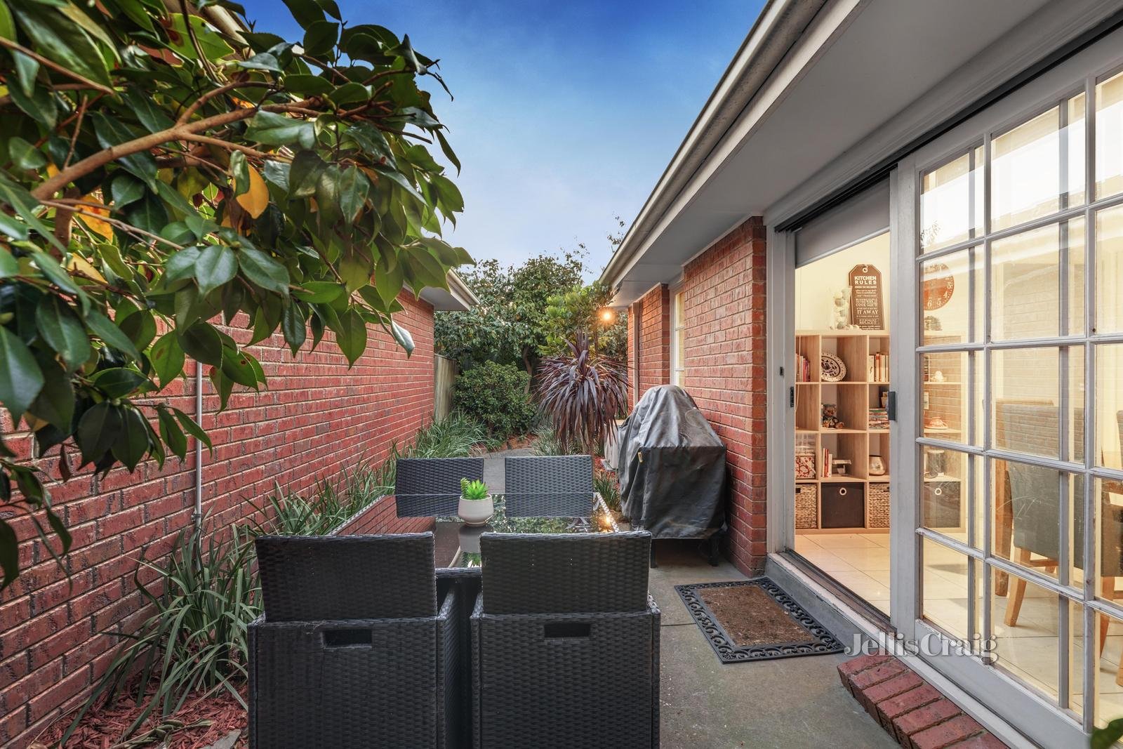 2/209 Waiora Road, Heidelberg Heights image 12