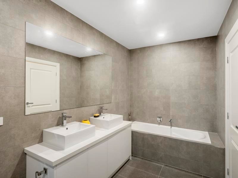 2/21 Banool Quadrant, Doncaster East image 4
