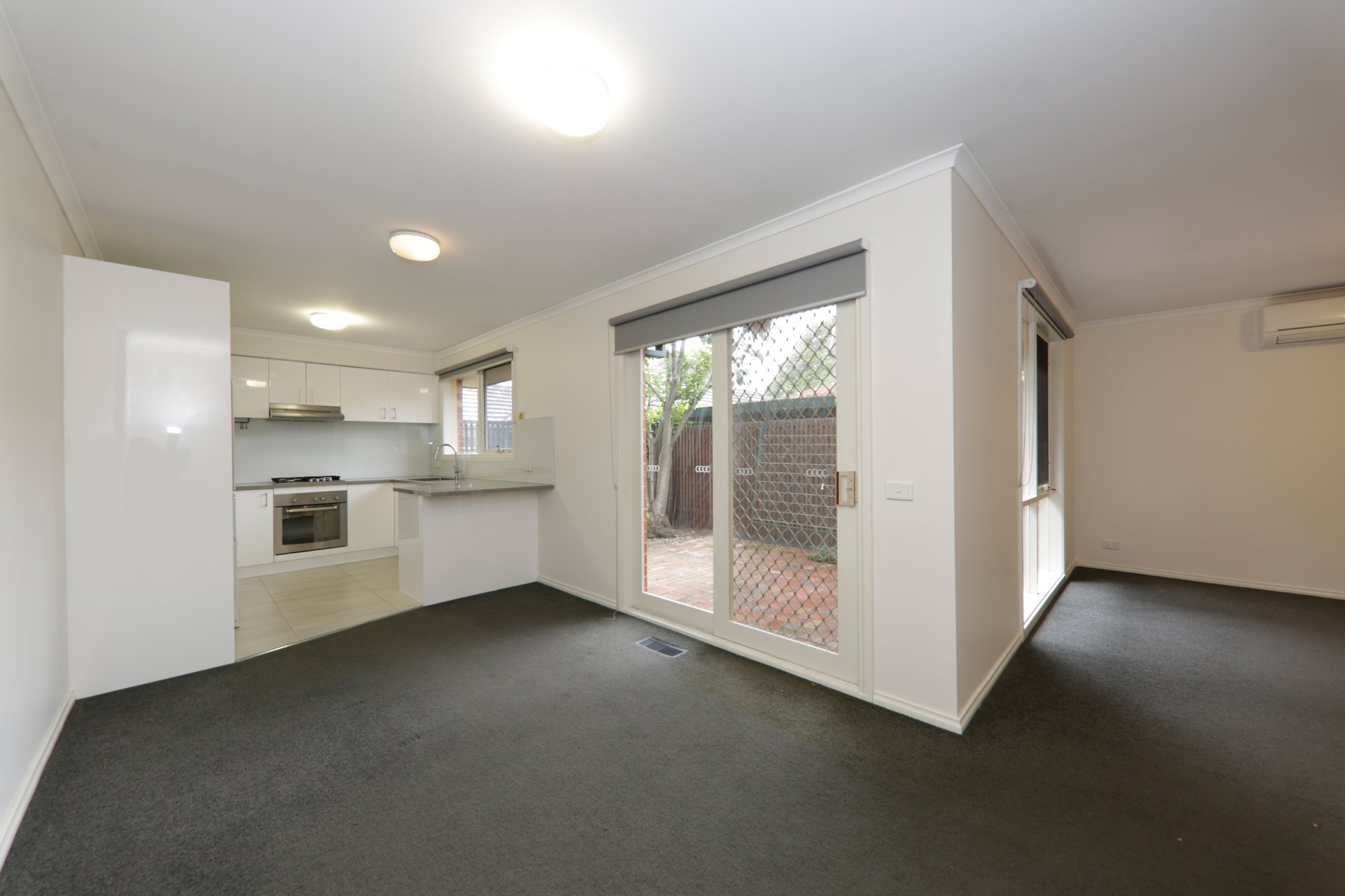 2/21 Barkly Street, Ringwood image 3