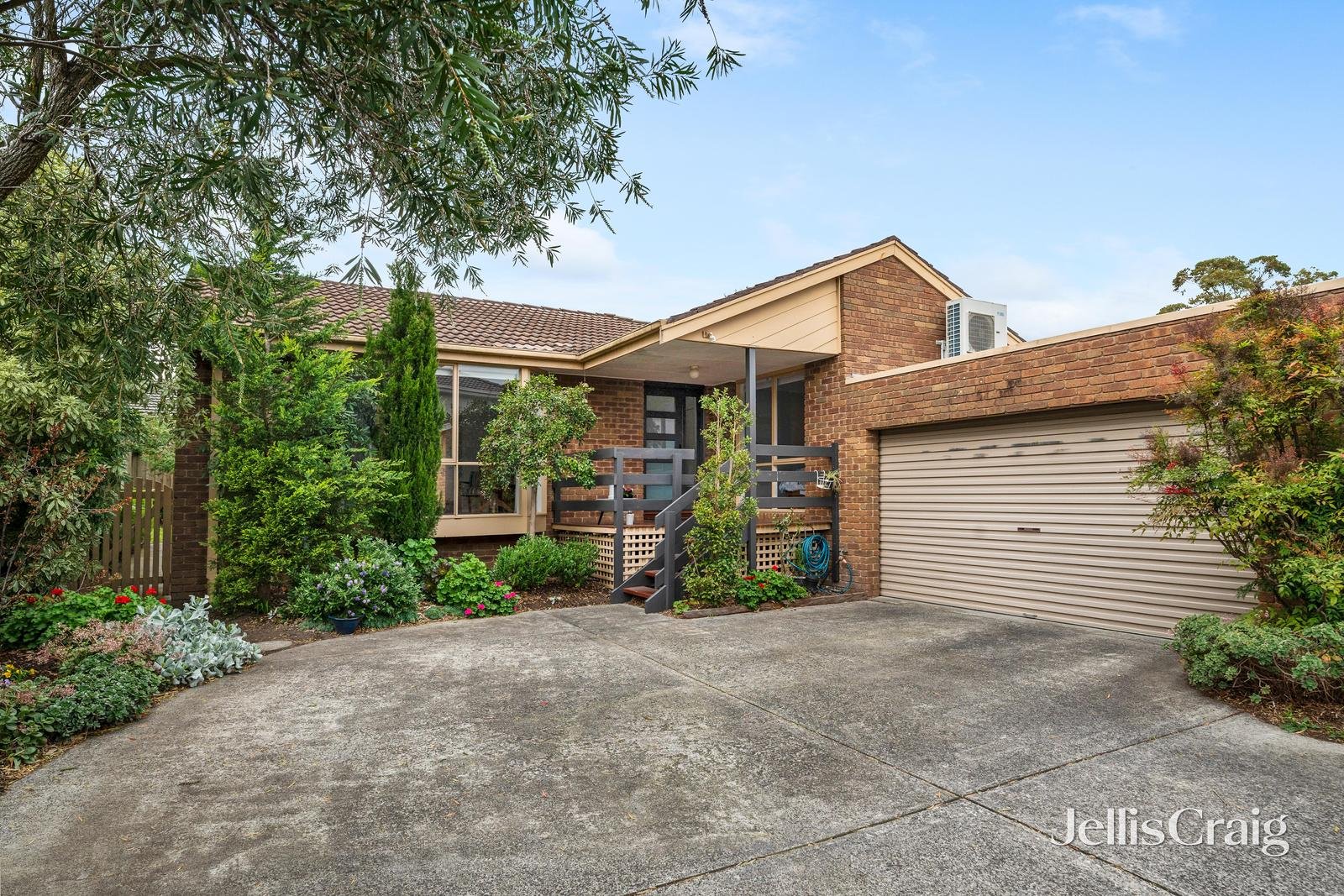 2/21 Branksome Grove, Blackburn South image 1