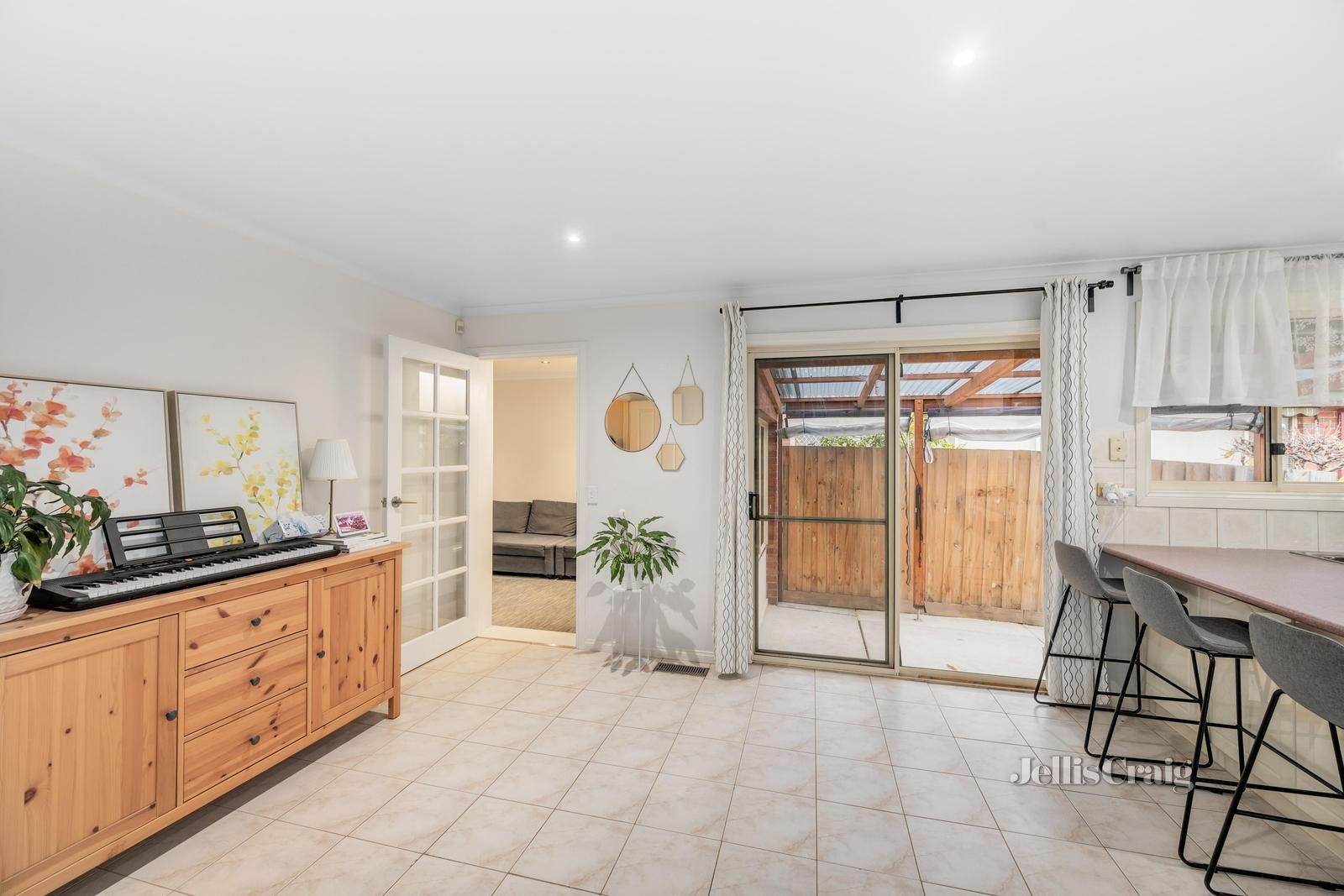 2/21 Clifford Street, Glen Waverley image 6