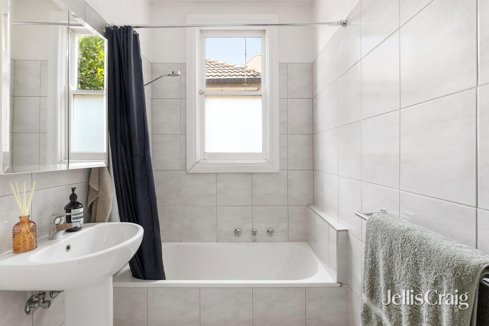 221 Douglas Parade, Newport image 10