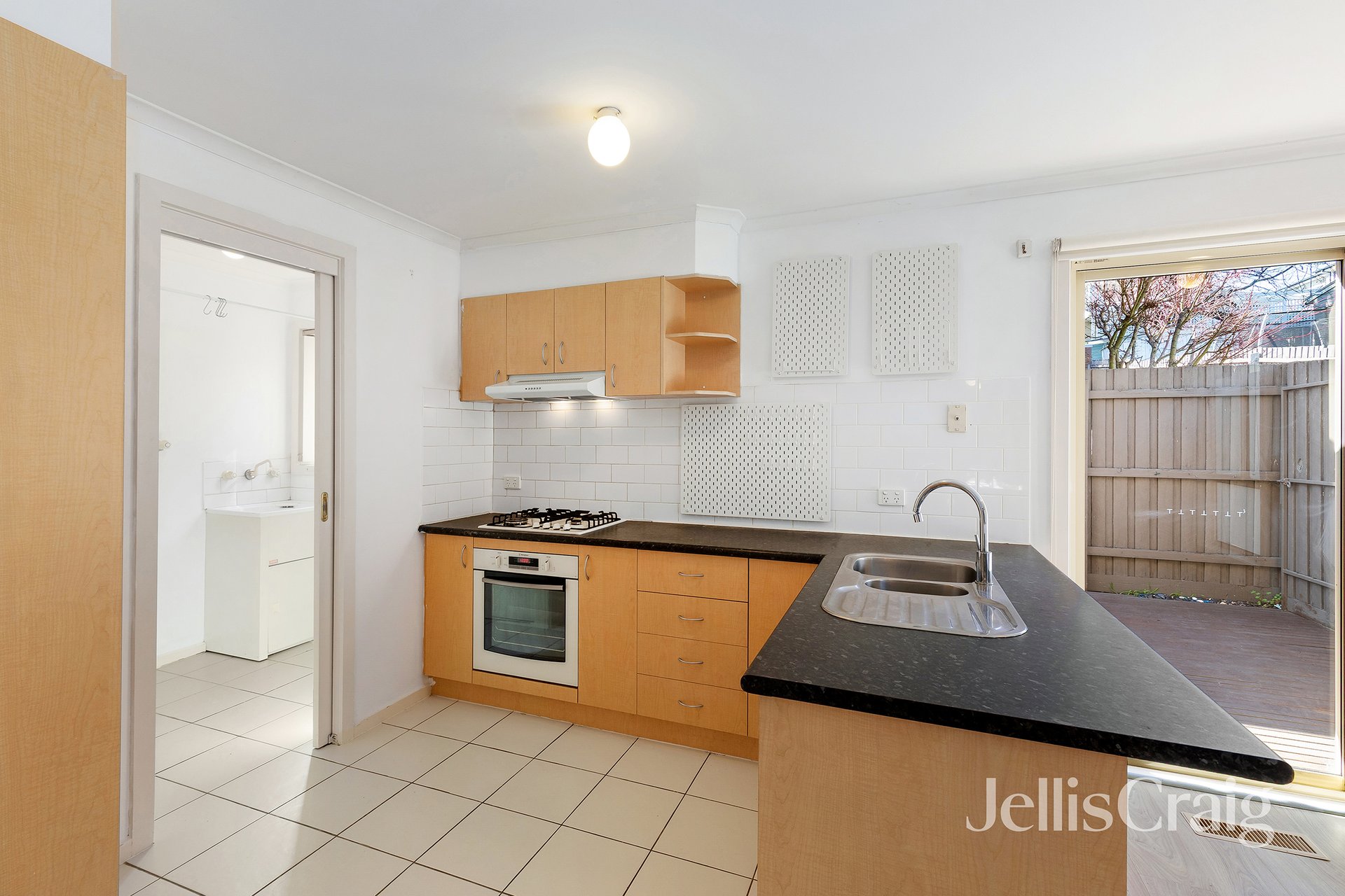 2/21 Graeme Avenue, Montmorency image 4