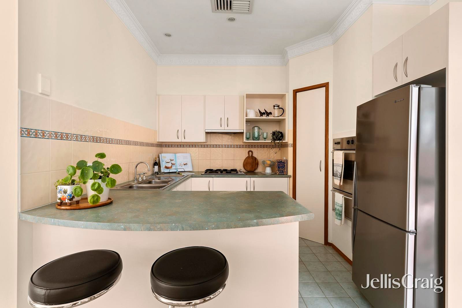 2/21 Grandison Street, Moonee Ponds image 4
