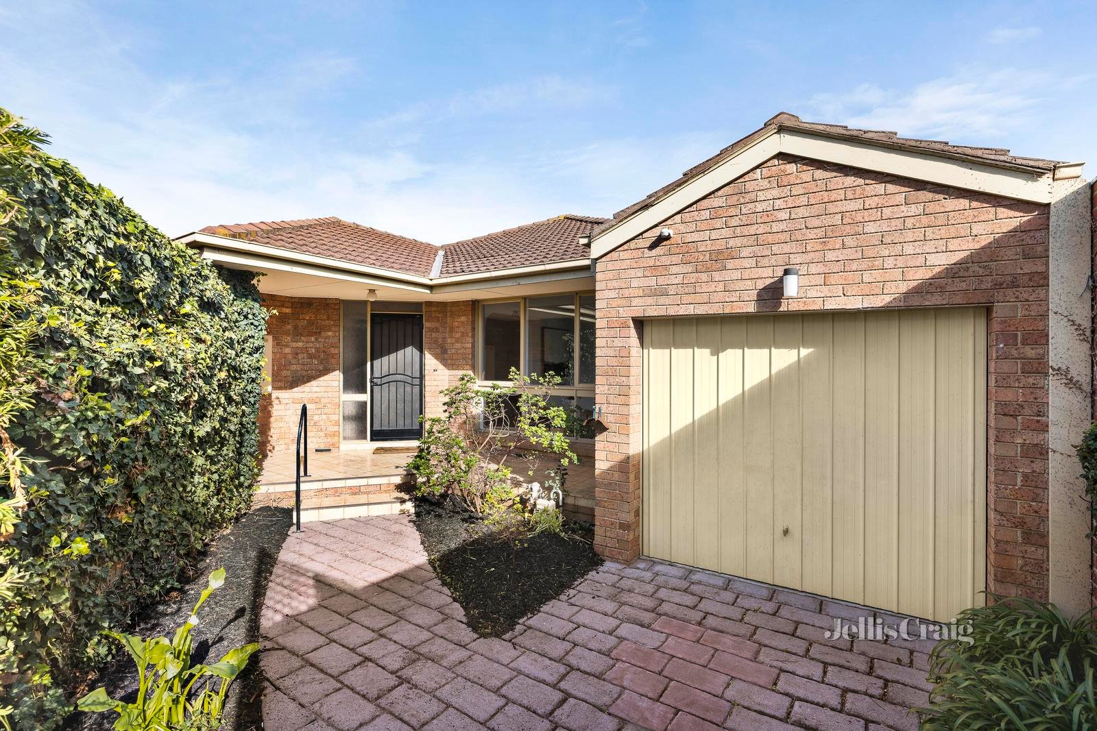 2/21 Madden Avenue, Carnegie image 1