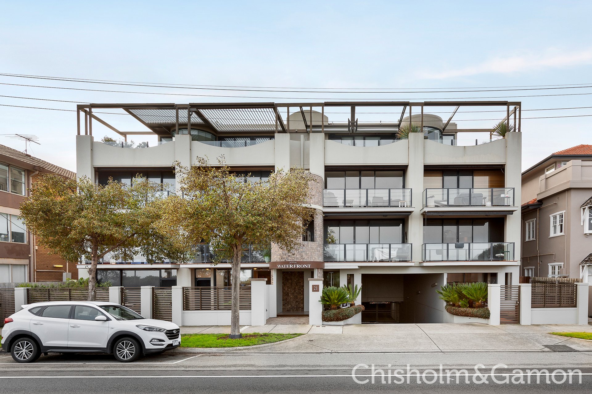 2/21 Marine Parade, St Kilda image 3