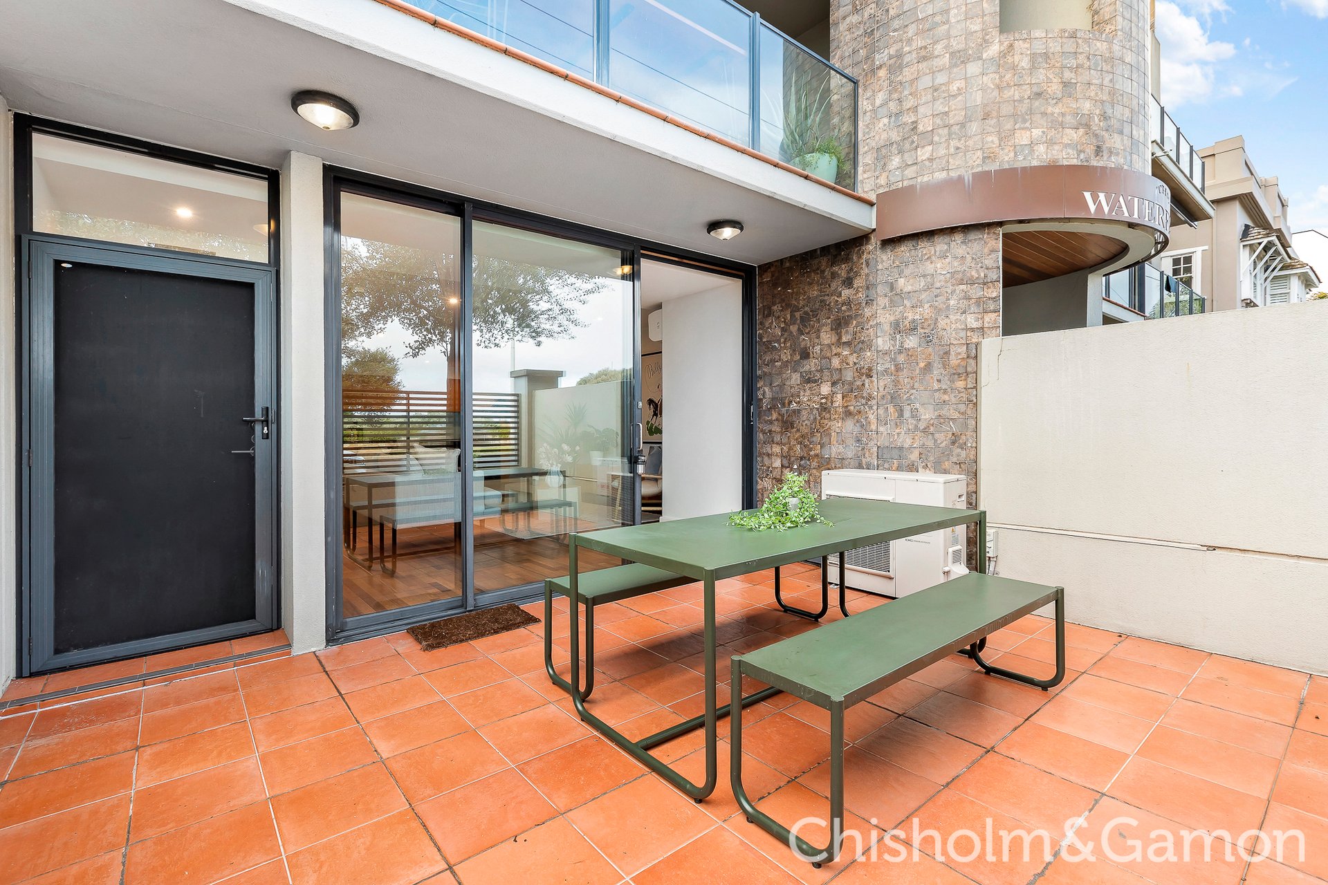 2/21 Marine Parade, St Kilda image 4