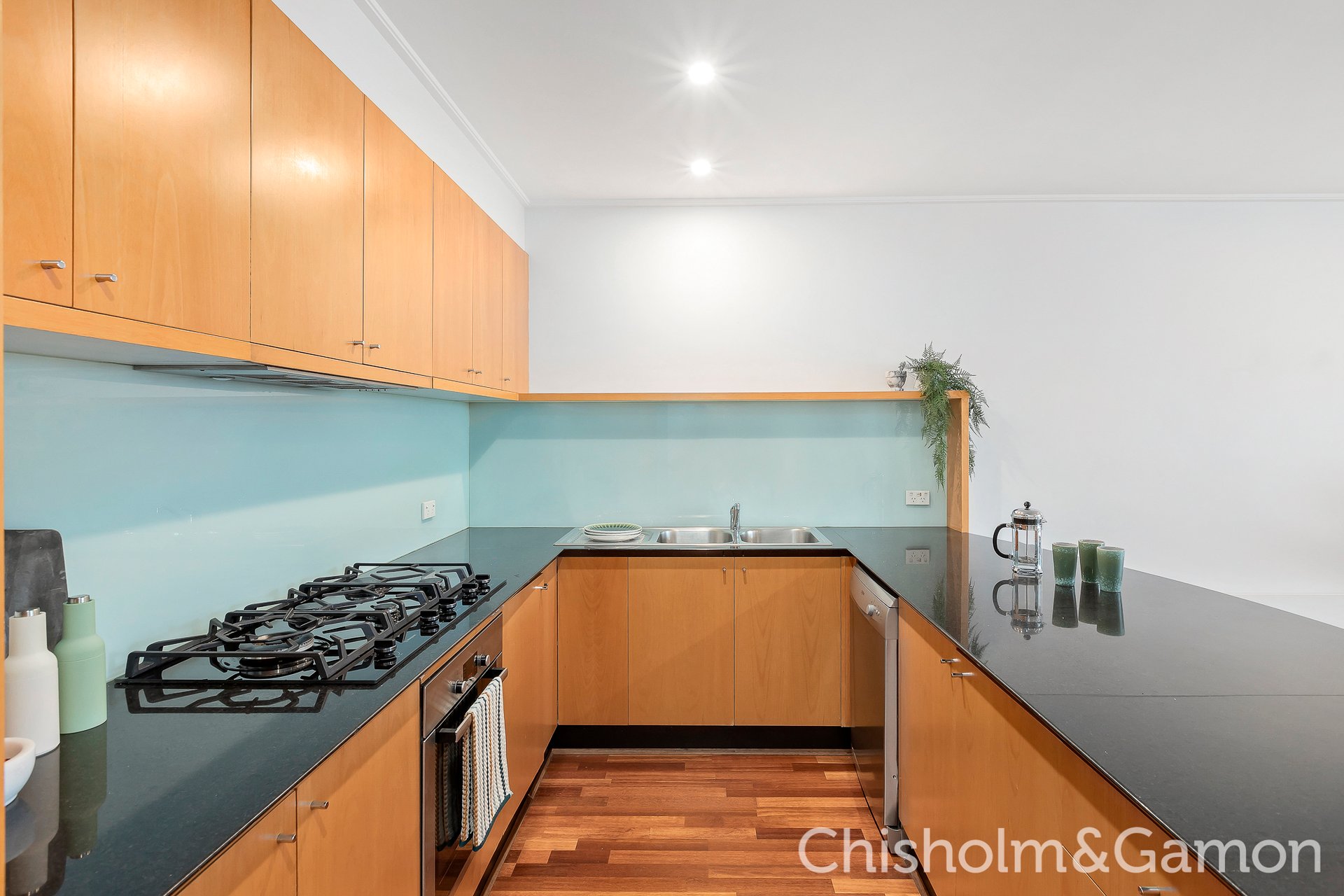 2/21 Marine Parade, St Kilda image 6
