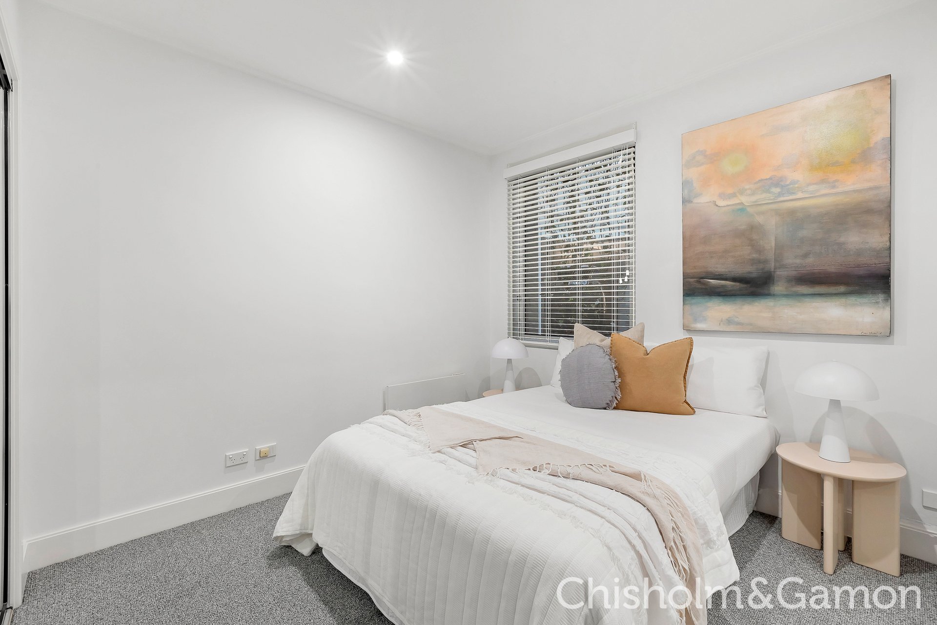 2/21 Marine Parade, St Kilda image 8