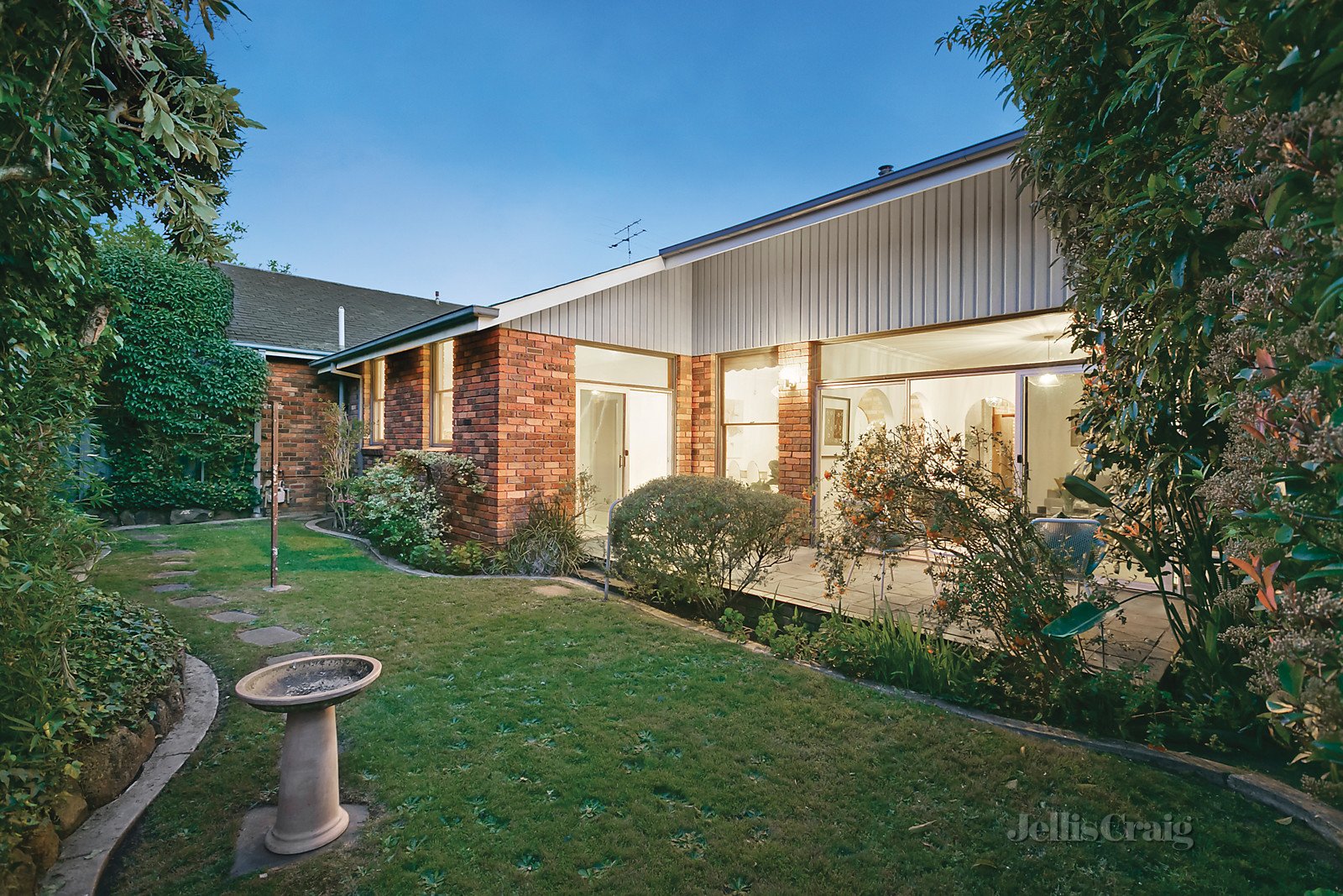 2/21 Mercer Road, Armadale image 1