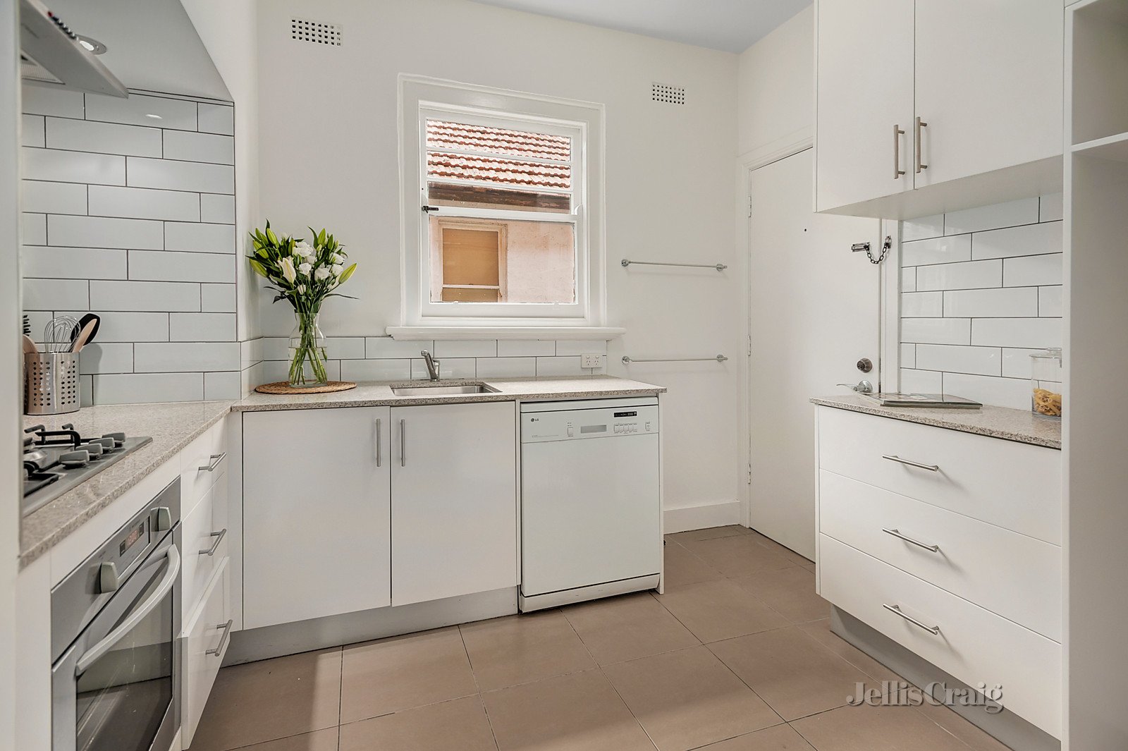 2/21 Milton Street, Elwood image 2