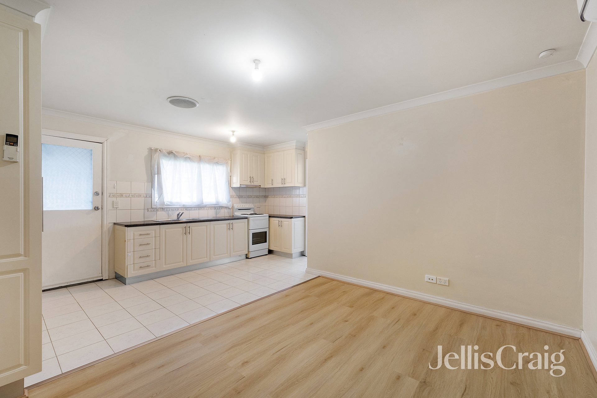 2/21 Mortlake Avenue, Dallas image 2