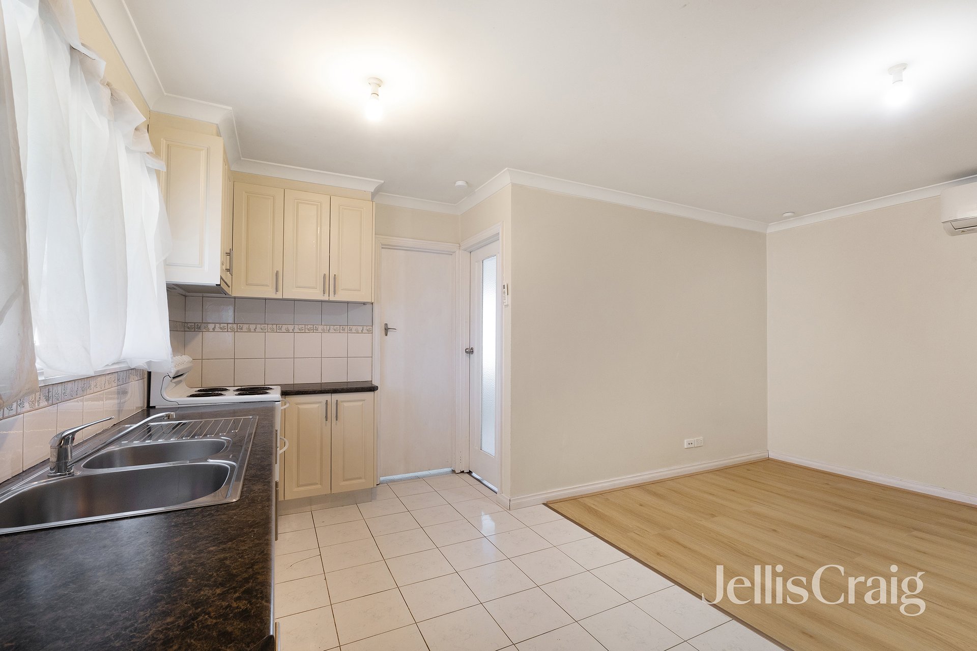 2/21 Mortlake Avenue, Dallas image 4