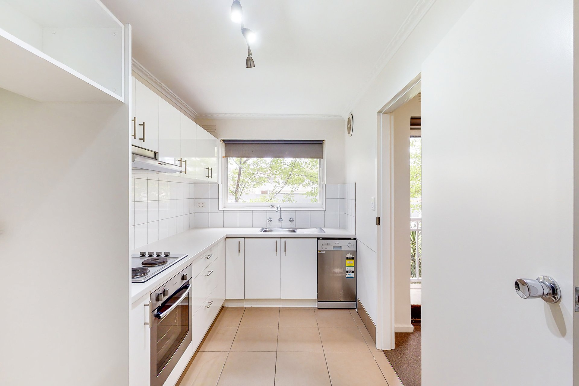 2/21 Munro Street, Hawthorn East image 2