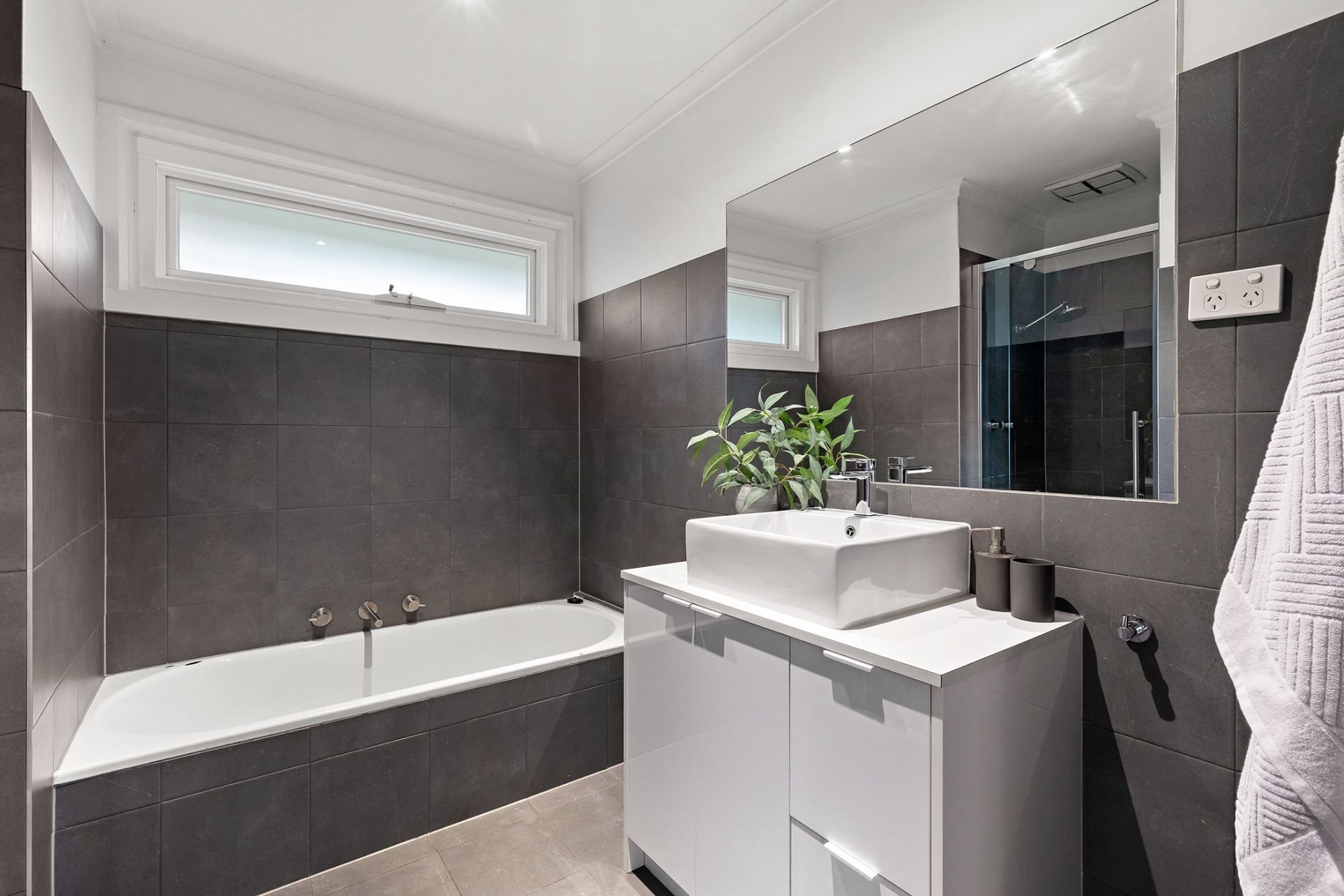 221 Parer Road, Airport West image 9