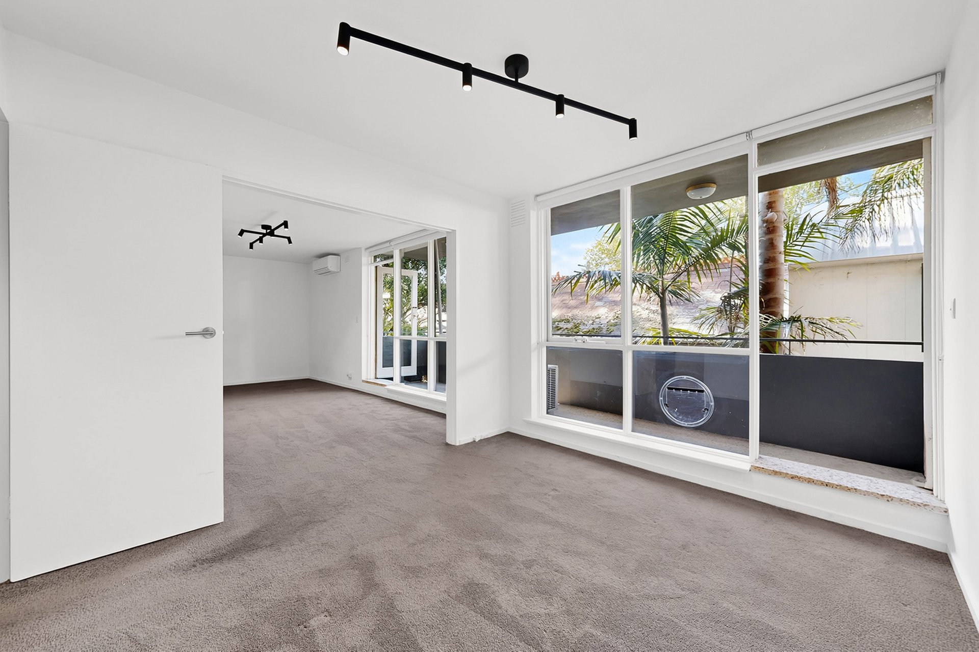 2/211 Brighton Road, Elwood image 2