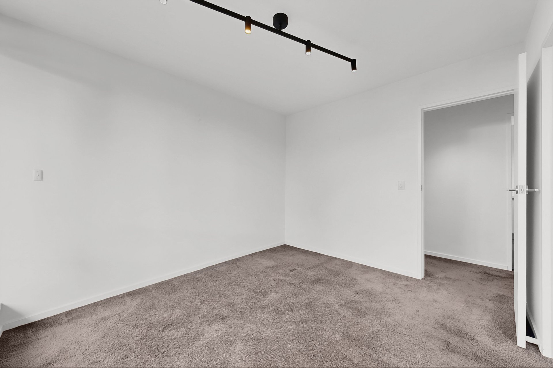 2/211 Brighton Road, Elwood image 3