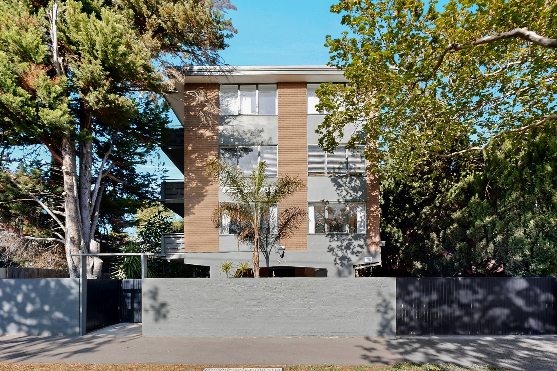 2/211 Brighton Road, Elwood image 1