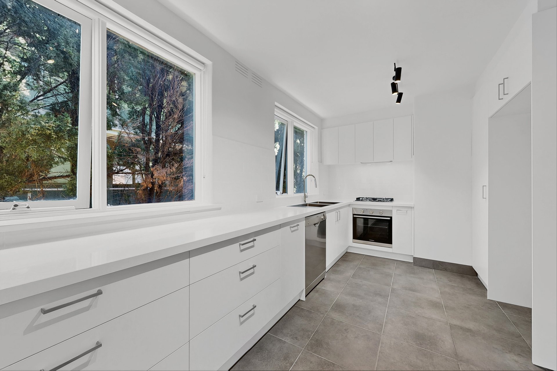 2/211 Brighton Road, Elwood image 8