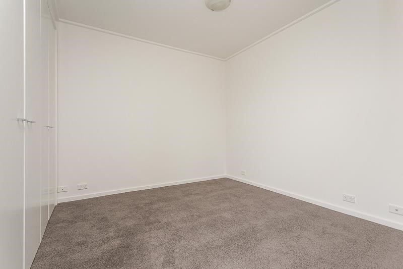 22/125 Ormond Road, Elwood image 2