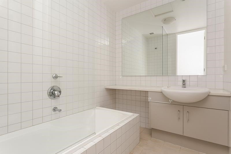 22/125 Ormond Road, Elwood image 4