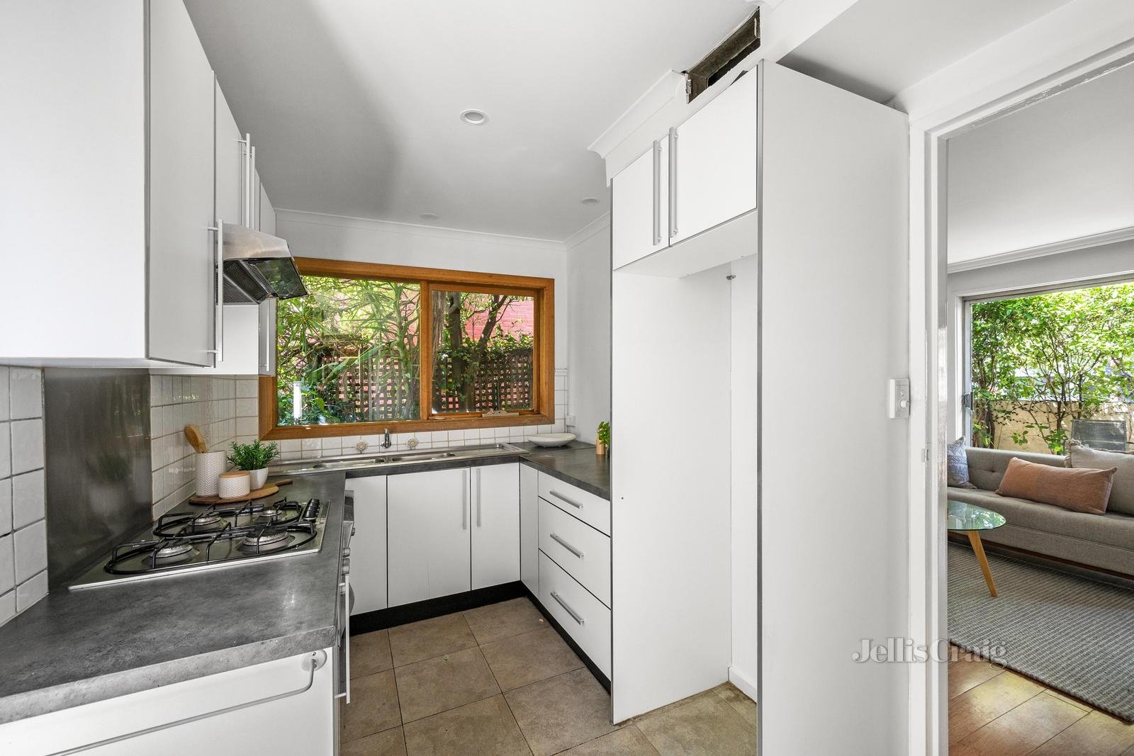 2/214 Moray Street, South Melbourne image 2