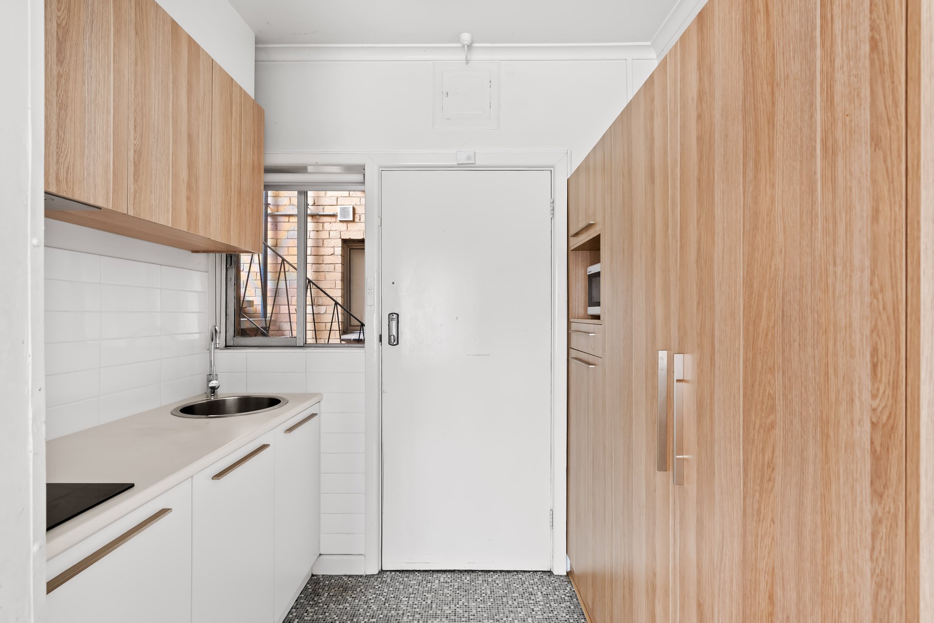 2/215 Canterbury Road, St&nbsp;Kilda&nbsp;West image 4