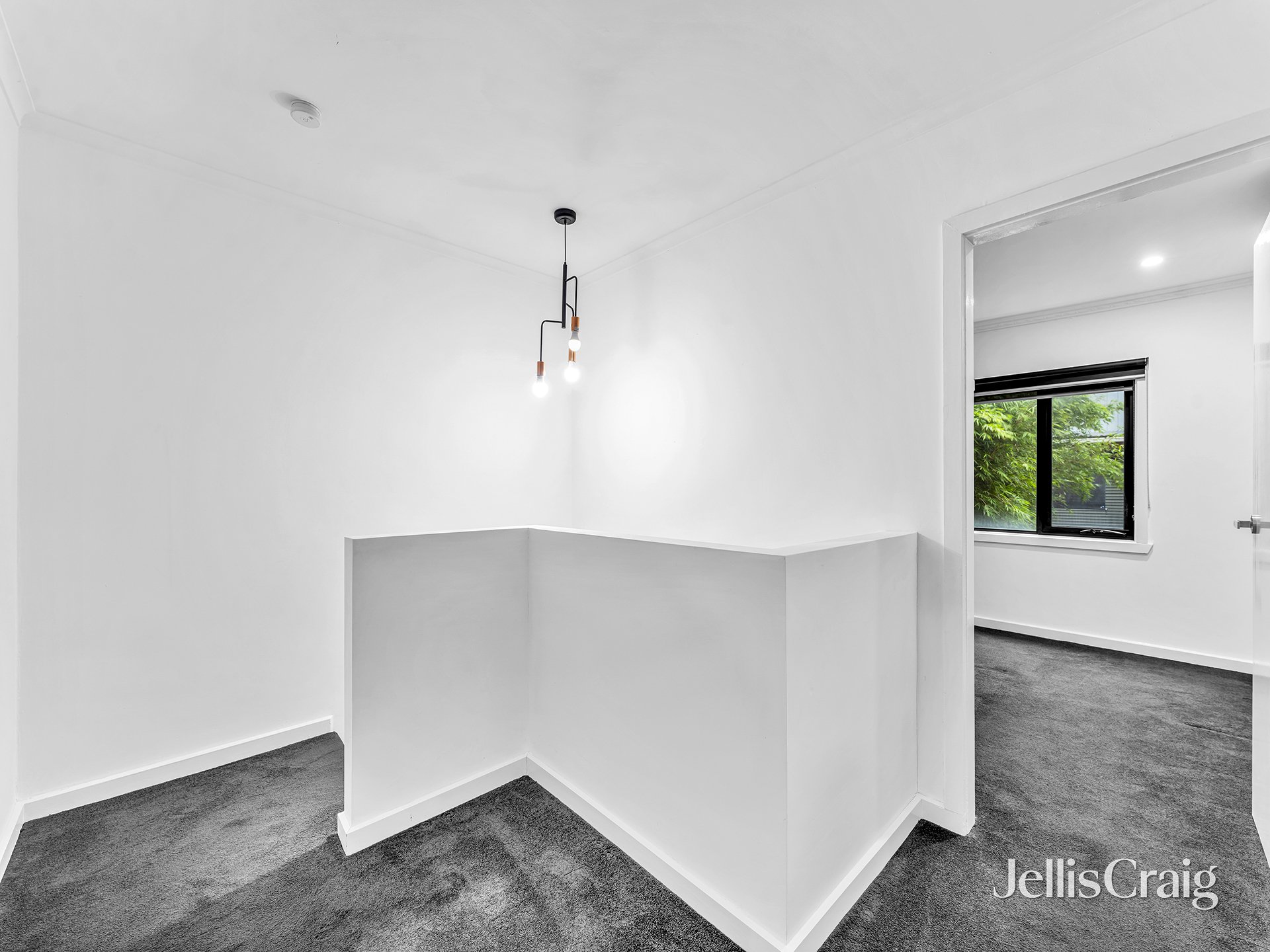 2/215 High Street Road, Ashwood image 2