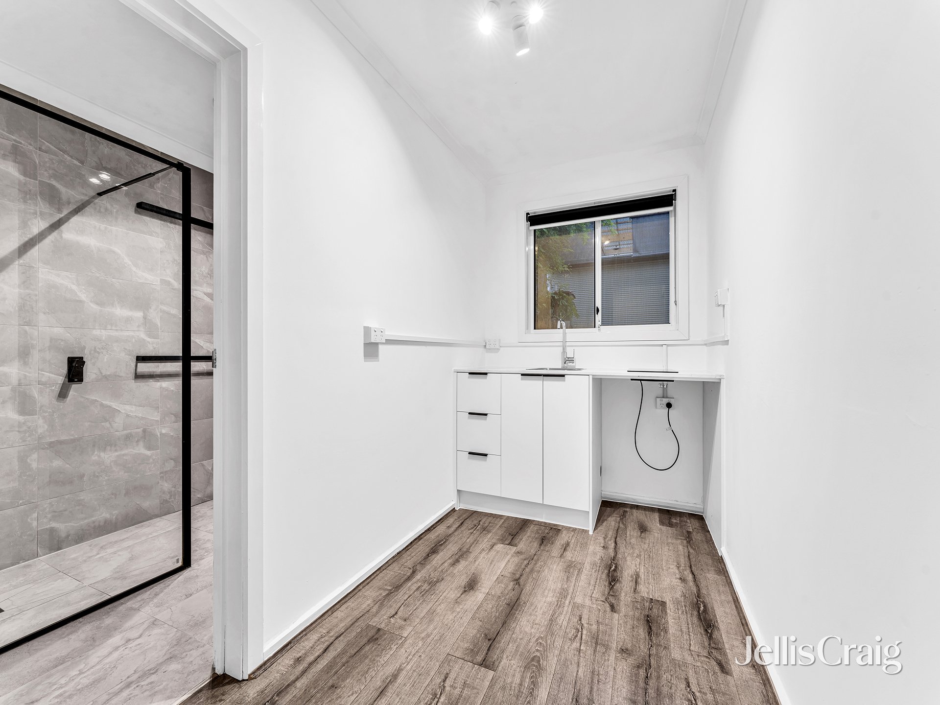 2/215 High Street Road, Ashwood image 3