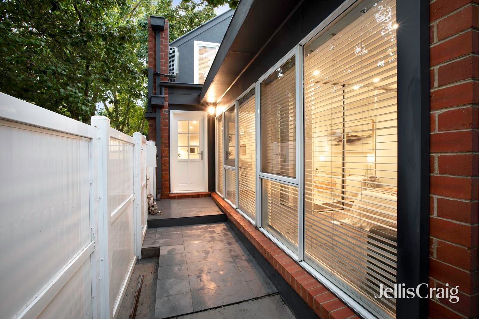 2/215 Mont Albert Road, Surrey&nbsp;Hills image 2