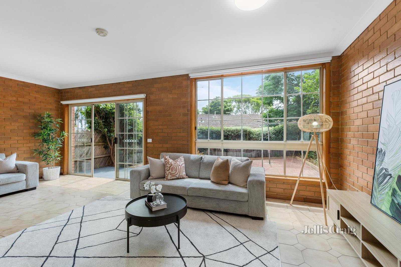 2/219-223 Mahoneys Road, Forest Hill image 1